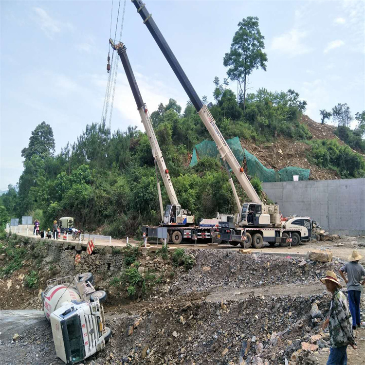 绵阳汽车掉沟里叫吊车救援要多少钱